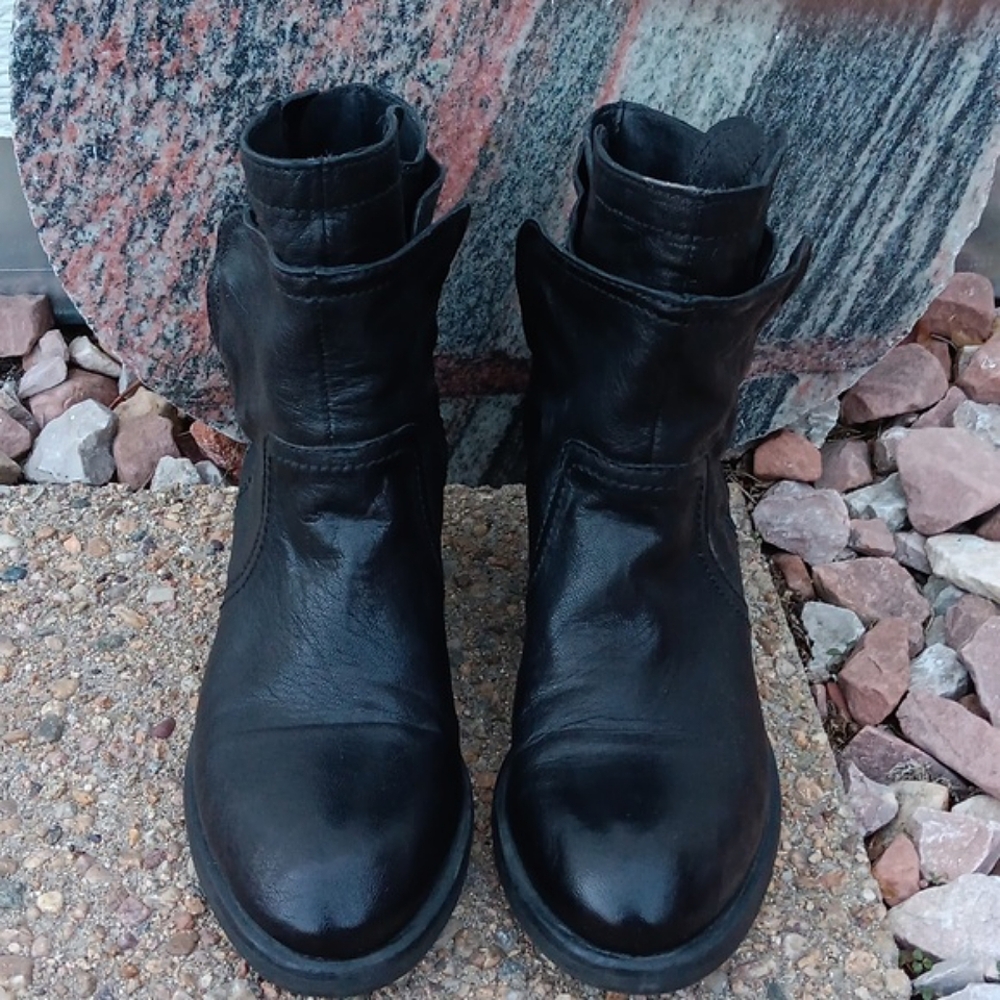 Vera Wang Ozita black leather boots women's sz 10 - Picture 2 of 12